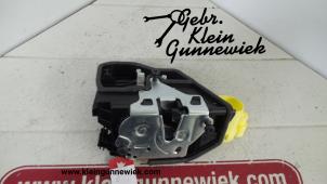Gebrauchte Türschlossmechanik 4-türig rechts vorne BMW X4 Preis € 55,00 Margenregelung angeboten von Gebr.Klein Gunnewiek Ho.BV