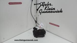 Używane Mechanizm blokady drzwi prawych przednich wersja 4-drzwiowa Volkswagen Golf Cena € 30,00 Procedura marży oferowane przez Gebr.Klein Gunnewiek Ho.BV