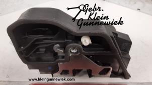 Used Front door lock mechanism 4-door, right BMW 3-Serie Price € 50,00 Margin scheme offered by Gebr.Klein Gunnewiek Ho.BV