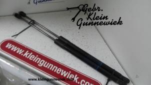 Gebrauchte Gasdämpfer links hinten Audi A6 Preis € 50,00 Margenregelung angeboten von Gebr.Klein Gunnewiek Ho.BV