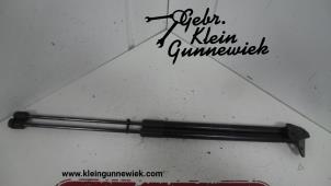 Gebrauchte Gasdämpfer links hinten BMW X1 Preis € 20,00 Margenregelung angeboten von Gebr.Klein Gunnewiek Ho.BV