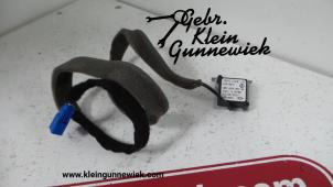 Used GPS antenna Renault Clio Price € 25,00 Margin scheme offered by Gebr.Klein Gunnewiek Ho.BV