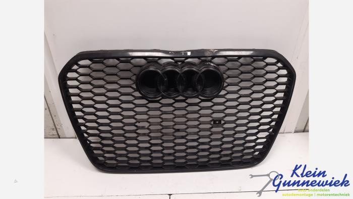 Używane Grill Audi RS6 Cena € 295,00 Procedura marży oferowane przez Klein Gunnewiek Autodemontage & Motorentechniek
