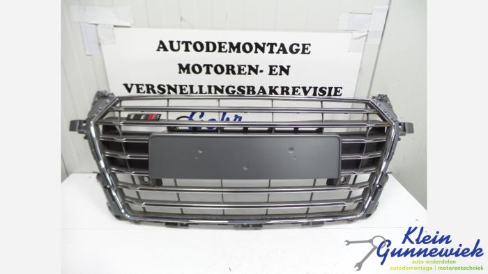 Używane Grill Audi TTS Cena € 215,00 Procedura marży oferowane przez Klein Gunnewiek Autodemontage & Motorentechniek