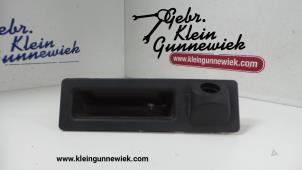 Używane Uchwyt tylnej klapy BMW 4-Serie Cena € 20,00 Procedura marży oferowane przez Gebr.Klein Gunnewiek Ho.BV