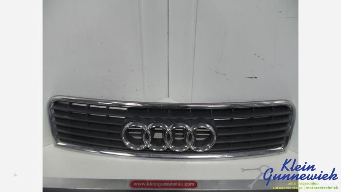 Używane Grill Audi A4 Cena € 19,00 Procedura marży oferowane przez Klein Gunnewiek Autodemontage & Motorentechniek