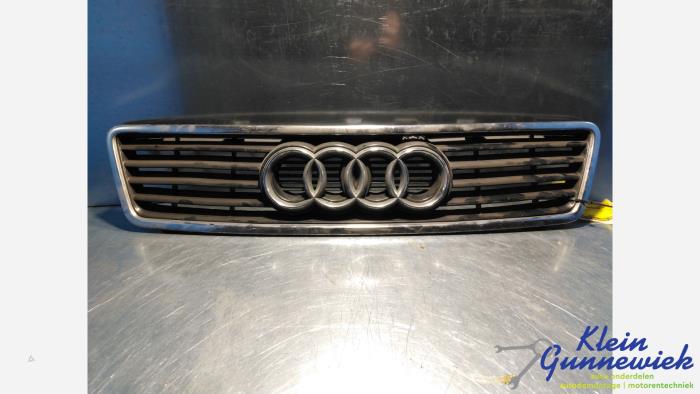 Używane Grill Audi A6 Cena € 17,00 Procedura marży oferowane przez Klein Gunnewiek Autodemontage & Motorentechniek