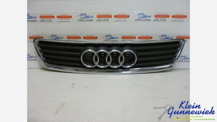 Używane Grill Audi A6 Cena € 25,00 Procedura marży oferowane przez Klein Gunnewiek Autodemontage & Motorentechniek