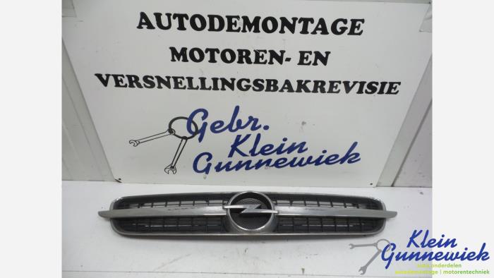 Używane Grill Opel Vectra Cena € 19,00 Procedura marży oferowane przez Klein Gunnewiek Autodemontage & Motorentechniek