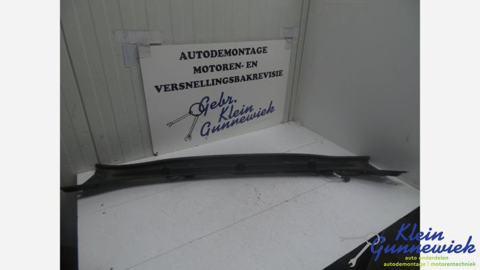 Używane Parawan Ford Galaxy Cena € 26,00 Procedura marży oferowane przez Klein Gunnewiek Autodemontage & Motorentechniek