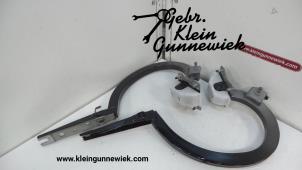 Gebrauchte Kofferraumklappe Scharnier BMW 745 Preis € 75,00 Margenregelung angeboten von Gebr.Klein Gunnewiek Ho.BV