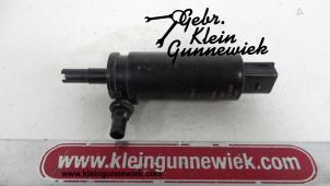 Usagé Pompe buse phare Volkswagen Jetta Prix € 20,00 Règlement à la marge proposé par Gebr.Klein Gunnewiek Ho.BV