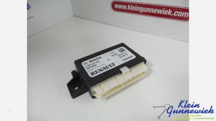 Usagé Module PDC Renault Clio Prix € 20,00 Règlement à la marge proposé par Klein Gunnewiek Autodemontage & Motorentechniek