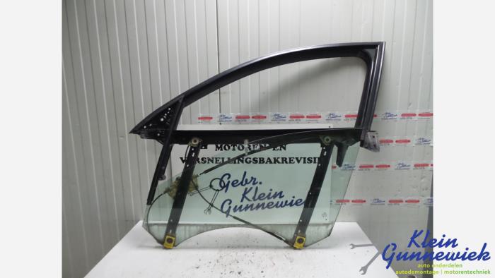 Window lifting mechanism without motor