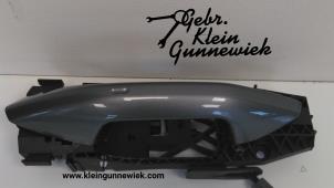 Usagé Poignée portière 4portes arrière droite Audi Q4 Prix € 25,00 Règlement à la marge proposé par Gebr.Klein Gunnewiek Ho.BV