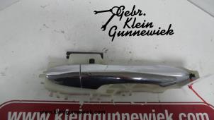 Używane Uchwyt drzwi prawych przednich wersja 4-drzwiowa Kia Picanto Cena € 25,00 Procedura marży oferowane przez Gebr.Klein Gunnewiek Ho.BV