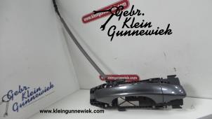 Usados Manija de puerta de 4 puertas derecha detrás Audi Q3 Precio € 25,00 Norma de margen ofrecido por Gebr.Klein Gunnewiek Ho.BV
