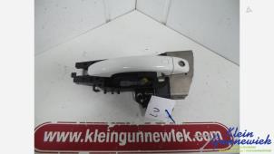 Usados Manija de puerta de 4 puertas izquierda delante Audi A4 Precio € 25,00 Norma de margen ofrecido por Klein Gunnewiek Autodemontage & Motorentechniek