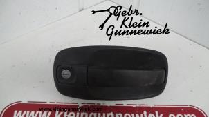 Gebrauchte Türgriff 2-türig links Opel Vivaro Preis € 20,00 Margenregelung angeboten von Gebr.Klein Gunnewiek Ho.BV