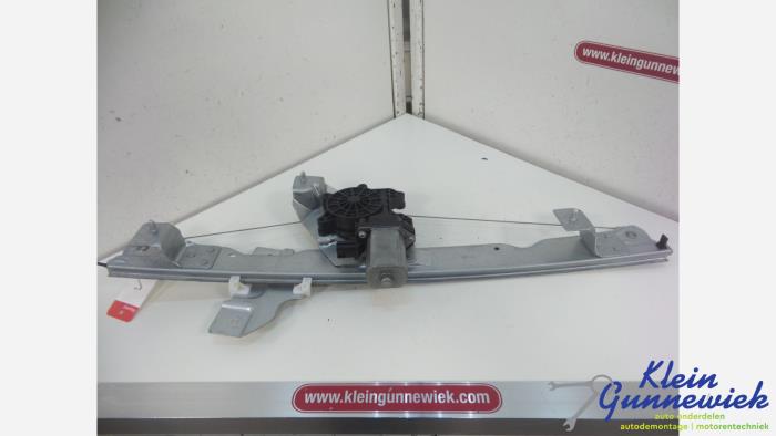 Usados Motor de ventanilla de puerta Dacia Duster Precio € 75,00 Norma de margen ofrecido por Klein Gunnewiek Autodemontage & Motorentechniek