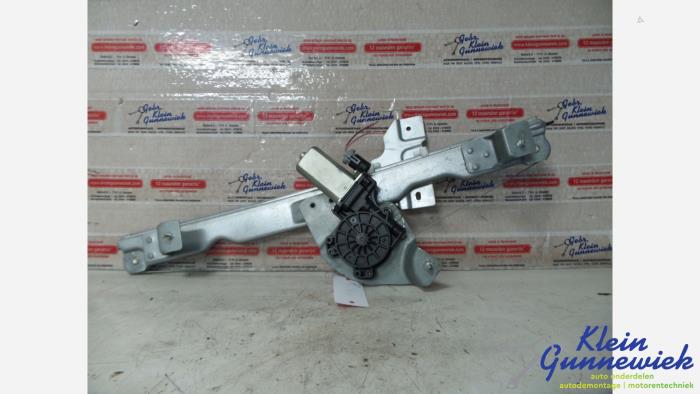 Usados Motor de ventanilla de puerta Dacia Duster Precio € 75,00 Norma de margen ofrecido por Klein Gunnewiek Autodemontage & Motorentechniek