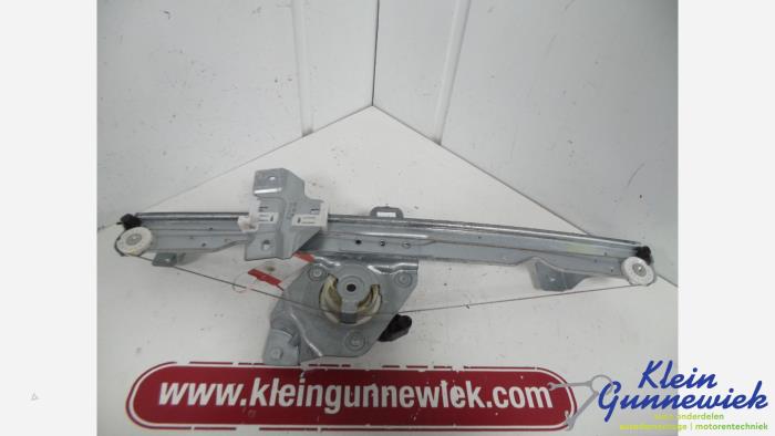 Usados Motor de ventanilla de puerta Dacia Duster Precio € 75,00 Norma de margen ofrecido por Klein Gunnewiek Autodemontage & Motorentechniek