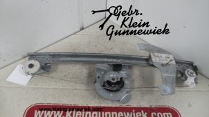 Usados Motor de ventanilla de puerta Peugeot 107 Precio € 65,00 Norma de margen ofrecido por Gebr.Klein Gunnewiek Ho.BV