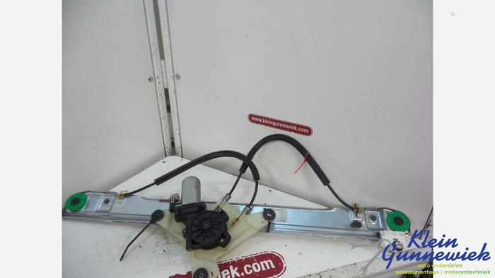 Usados Motor de ventanilla de puerta Renault Master Precio € 51,00 Norma de margen ofrecido por Klein Gunnewiek Autodemontage & Motorentechniek