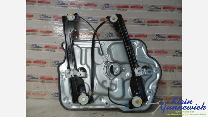Begagnade Motor, dörrfönster Nissan Qashqai Pris € 80,00 Marginaltabell erbjuds av Klein Gunnewiek Autodemontage & Motorentechniek
