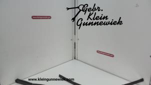 Used Front wiper arm Seat Ateca Price € 25,00 Margin scheme offered by Gebr.Klein Gunnewiek Ho.BV