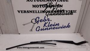 Used Front wiper arm Mercedes Sprinter Price € 25,00 Margin scheme offered by Gebr.Klein Gunnewiek Ho.BV