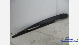 Usagé Bras essuie-glace arrière Opel Corsa Prix € 15,00 Règlement à la marge proposé par Klein Gunnewiek Autodemontage & Motorentechniek