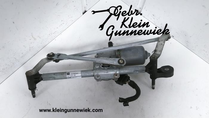 Front wiper motor from a Opel Corsa 2009