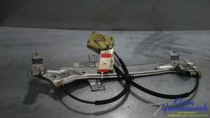 Begagnade Fönstermekanism för bakre dörr, 4-dörrars, höger Renault Fluence Pris € 45,00 Marginaltabell erbjuds av Klein Gunnewiek Autodemontage & Motorentechniek