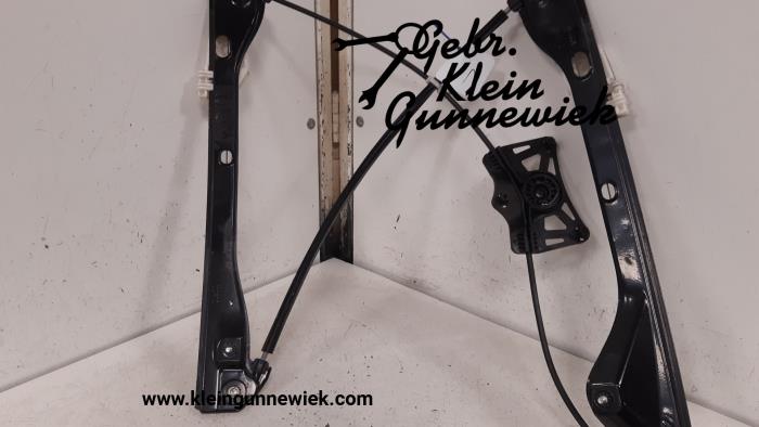 Fenstermechanik 4-türig links vorne van een Skoda Fabia 2015