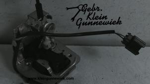 Used Tailgate lock mechanism Renault Master Price € 40,00 Margin scheme offered by Gebr.Klein Gunnewiek Ho.BV