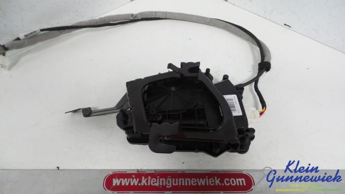 Używane Silnik rygla tylnej klapy BMW 3-Serie Cena € 22,00 Procedura marży oferowane przez Klein Gunnewiek Autodemontage & Motorentechniek
