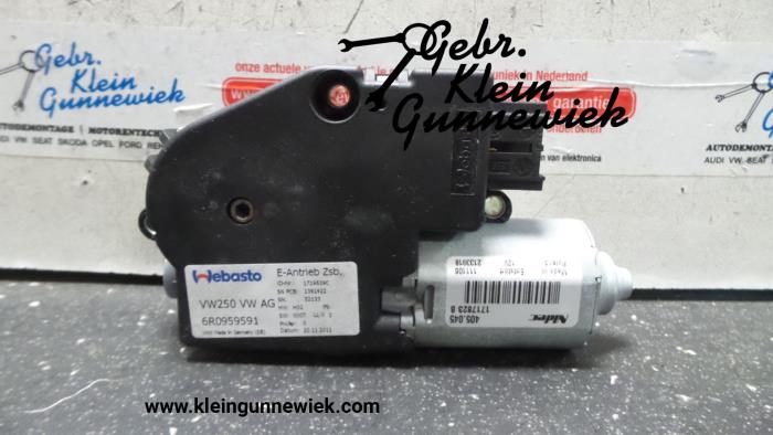 Sunroof motor from a Volkswagen Polo 2011