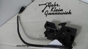 Usados Mecanismo de cerradura de capó Volkswagen Touran Precio € 30,00 Norma de margen ofrecido por Gebr.Klein Gunnewiek Ho.BV
