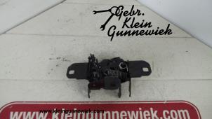 Gebrauchte Schlossmechanik Motorhaube Volkswagen Golf Preis € 20,00 Margenregelung angeboten von Gebr.Klein Gunnewiek Ho.BV
