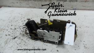 Gebrauchte Schließmechanik Heckklappe Ford Transit Preis € 25,00 Margenregelung angeboten von Gebr.Klein Gunnewiek Ho.BV