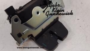 Gebrauchte Schließmechanik Heckklappe Opel Zafira Preis € 25,00 Margenregelung angeboten von Gebr.Klein Gunnewiek Ho.BV