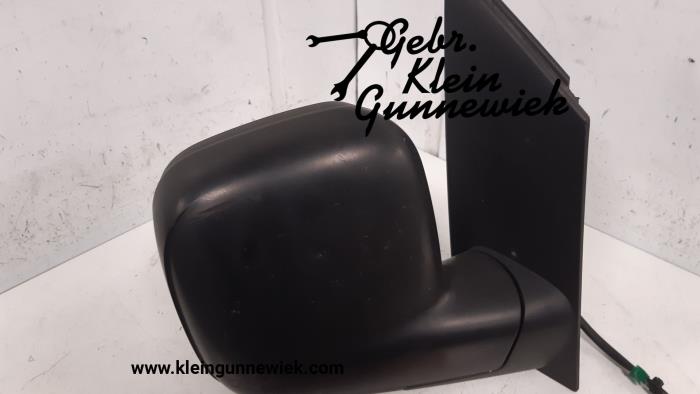Wing mirror, right from a Volkswagen Caddy 2010