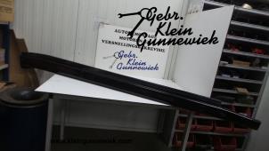 Używane Belka boczna prawa Porsche Panamera Cena € 140,00 Procedura marży oferowane przez Gebr.Klein Gunnewiek Ho.BV