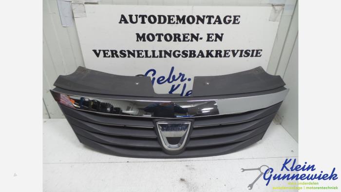 Używane Grill Dacia Logan Cena € 36,00 Procedura marży oferowane przez Klein Gunnewiek Autodemontage & Motorentechniek