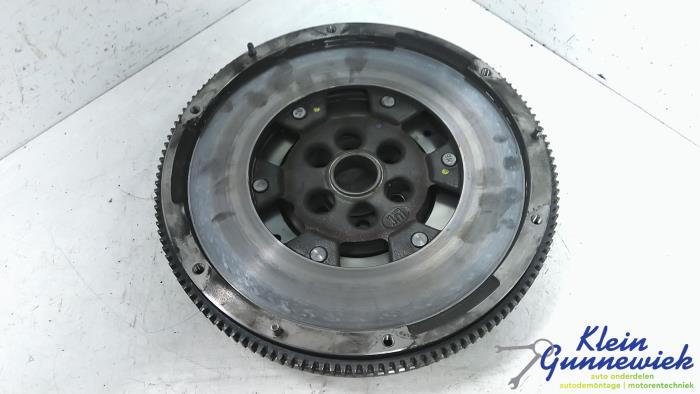 Dual mass flywheel