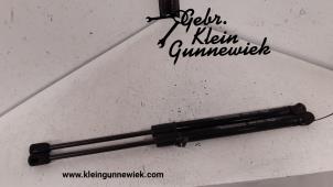 Gebrauchte Gasdämpfer links hinten Kia Niro Preis € 75,00 Margenregelung angeboten von Gebr.Klein Gunnewiek Ho.BV