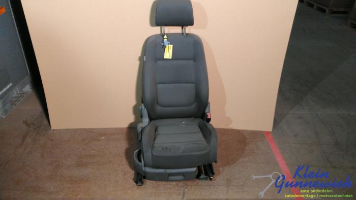 Używane Fotel prawy Volkswagen Golf Plus Cena € 70,00 Procedura marży oferowane przez Klein Gunnewiek Autodemontage & Motorentechniek
