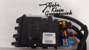 Usados Caja de fusibles Renault Scenic Precio € 50,00 Norma de margen ofrecido por Gebr.Klein Gunnewiek Ho.BV