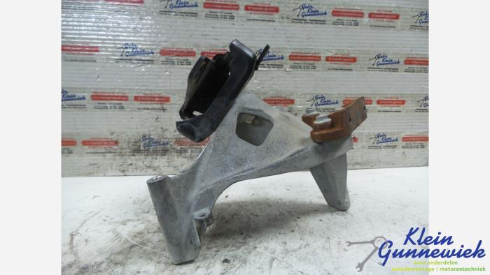 Usagé Support moteur Volkswagen Amarok Prix € 20,00 Règlement à la marge proposé par Klein Gunnewiek Autodemontage & Motorentechniek